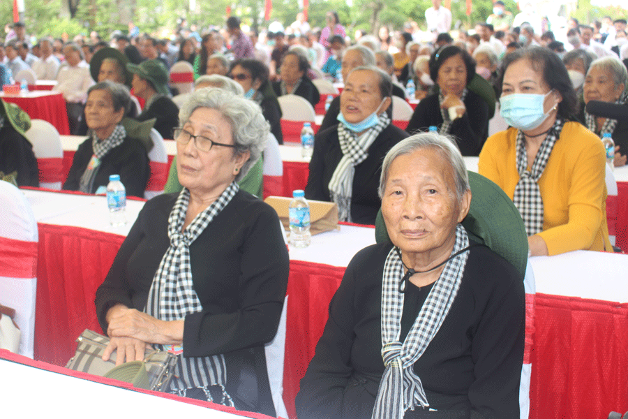 Các đại biểu dự kỷ niệm 30 năm ngày mất nữ tướng Nguyễn Thị Định. Ảnh: Đ.HÀ