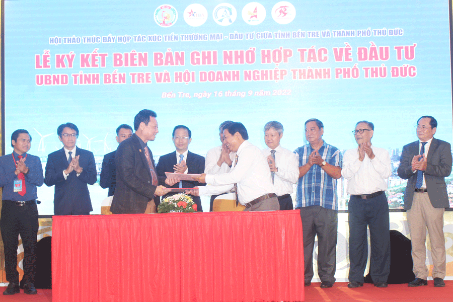 Sở KH&amp;ĐT tỉnh Bến Tre và Hội Doanh nghiệp TP Thủ Đức cùng ký kết biên bản ghi nhớ hợp tác về đầu tư. Ảnh: Đ.HÀ