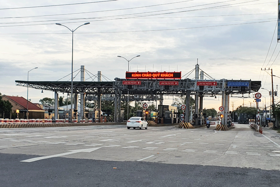 Trạm thu phí BOT Cai Lậy trên QL1. Ảnh: Đ.HÀ