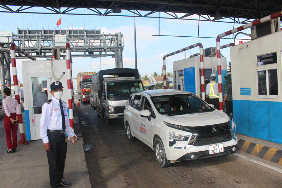 BOT Cai Lậy ngày đầu thu phí trở lại sau 5 năm tạm ngưng