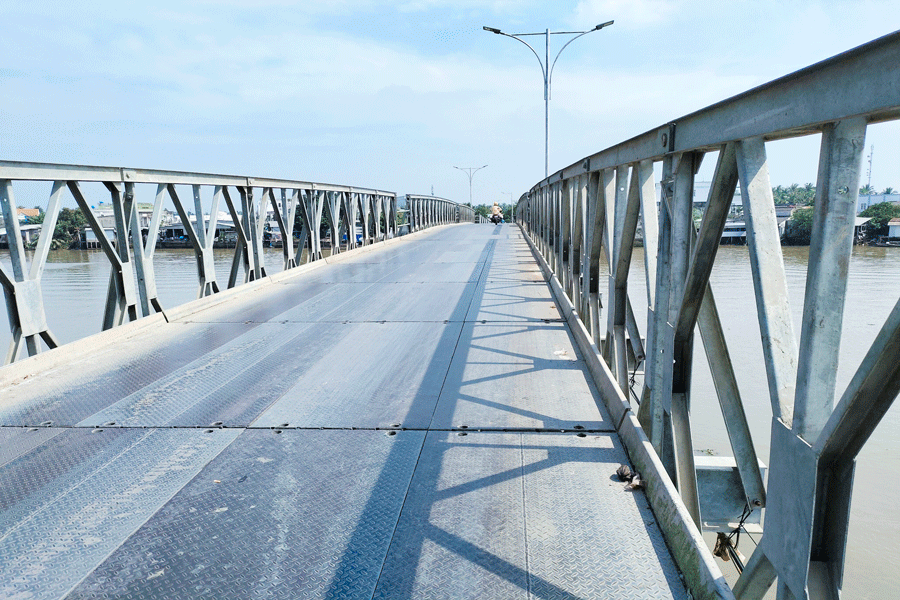 Tài xế xe tải mất tích khi nhảy xuống sông cứu bé trai