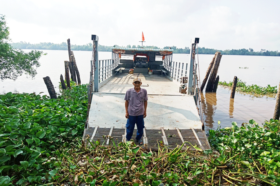 Chủ đò Lê Văn Triệu đã được giao lại bến đò hoạt động trong 4 tháng. Ảnh: Đông Hà