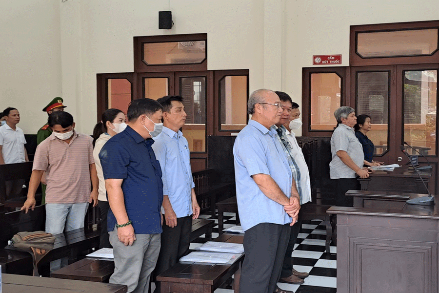 Các bị cáo tại phiên tòa sơ thẩm lần 2. Ảnh: ĐÔNG HÀ