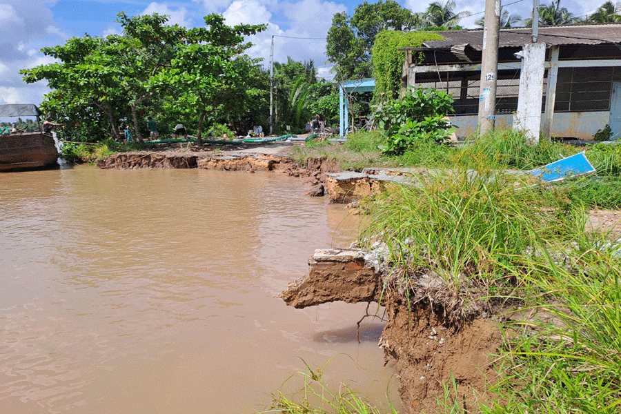 Hiện trường vụ sạt lở bờ sông Giao Hòa. Ảnh: ĐÔNG HÀ