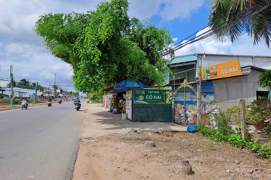 Mặt bằng phía huyện Châu Thành, tỉnh Tiền Giang chưa được giải phóng do thiếu vốn. Ảnh: ĐÔNG HÀ