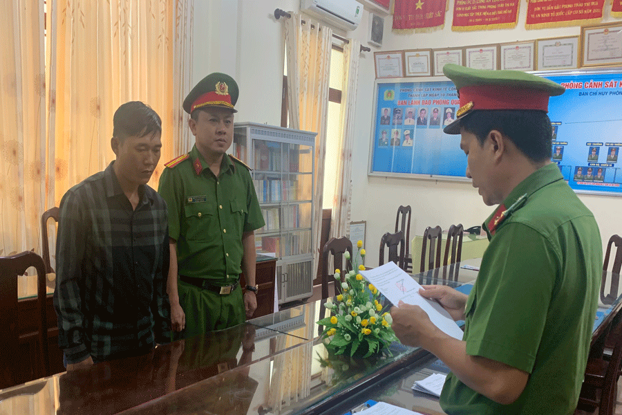 Bến Tre: Khởi tố người 2 lần hút trộm cát trên sông