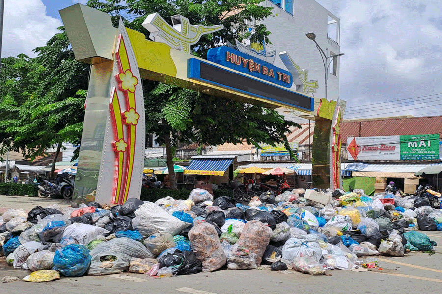 Bến Tre: Rác thải tràn ngập thị trấn Ba Tri