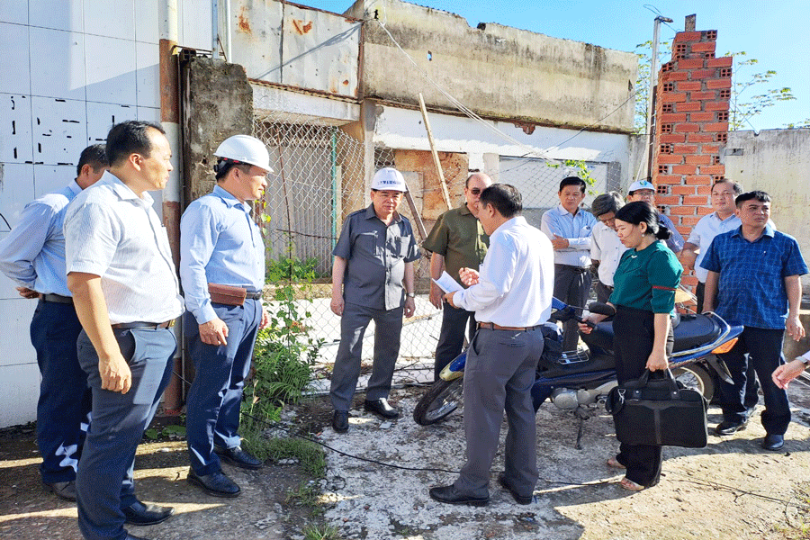 Chủ tịch tỉnh Bến Tre trực tiếp đi vận động 6 hộ dân chưa bàn giao mặt bằng dự án cầu Rạch Miễu 2