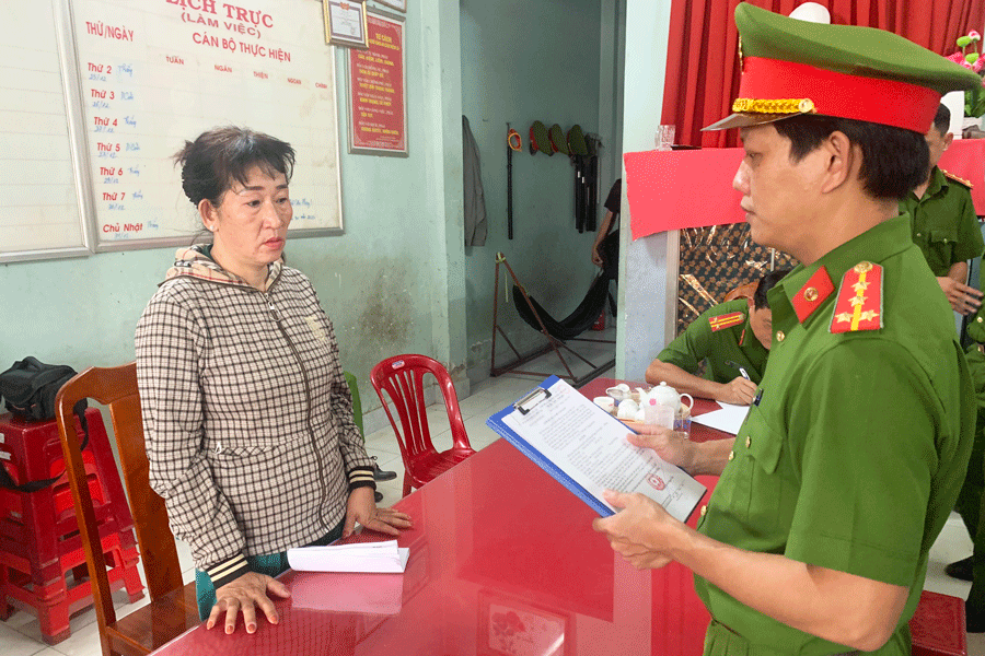 Bắt một phụ nữ làm giả hợp đồng ủy quyền để chuyển nhượng quyền sử dụng đất ở huyện Mỏ Cày Nam, tỉnh Bến Tre