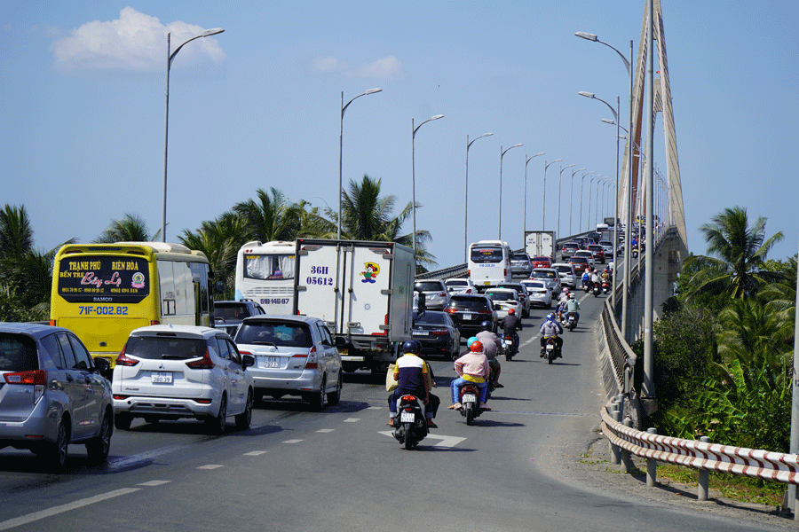 cầu Rạch Miễu kẹt xe