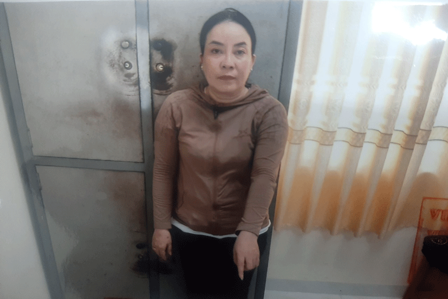 Bắt một phụ nữ làm giả sổ đỏ đem cầm cố vay tiền, chiếm đoạt tài sản