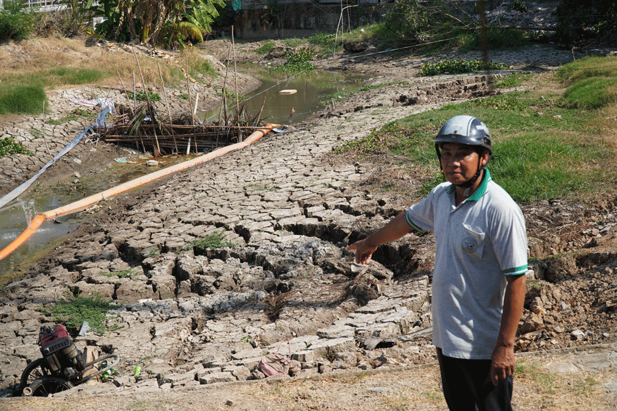 Tiền Giang: Nhiều tuyến kênh nội đồng cạn trơ đáy, nứt toác giữa mùa hạn mặn