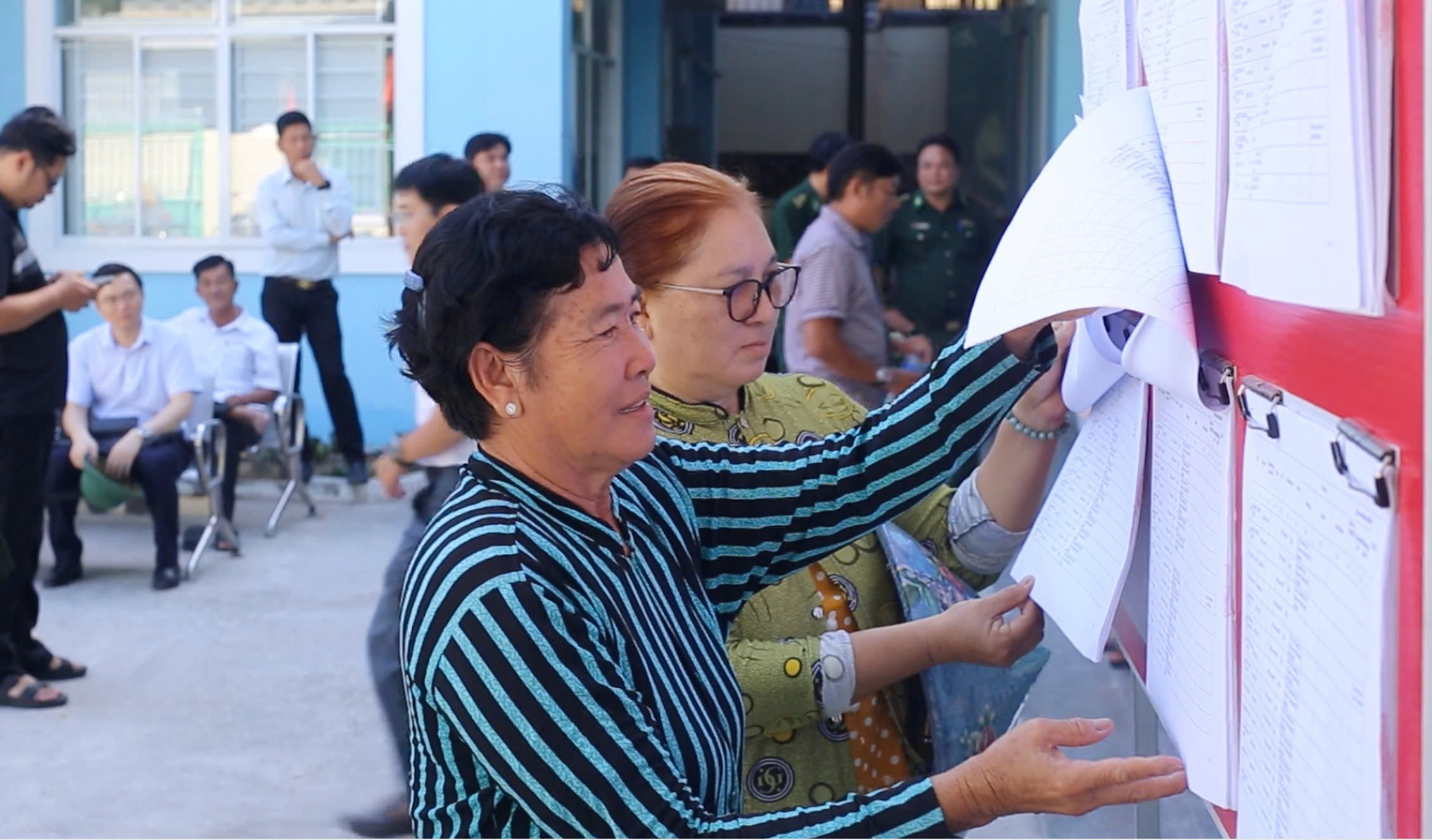 Xã đảo Thạnh An rực rỡ cờ đỏ sao vàng trước ngày bầu cử