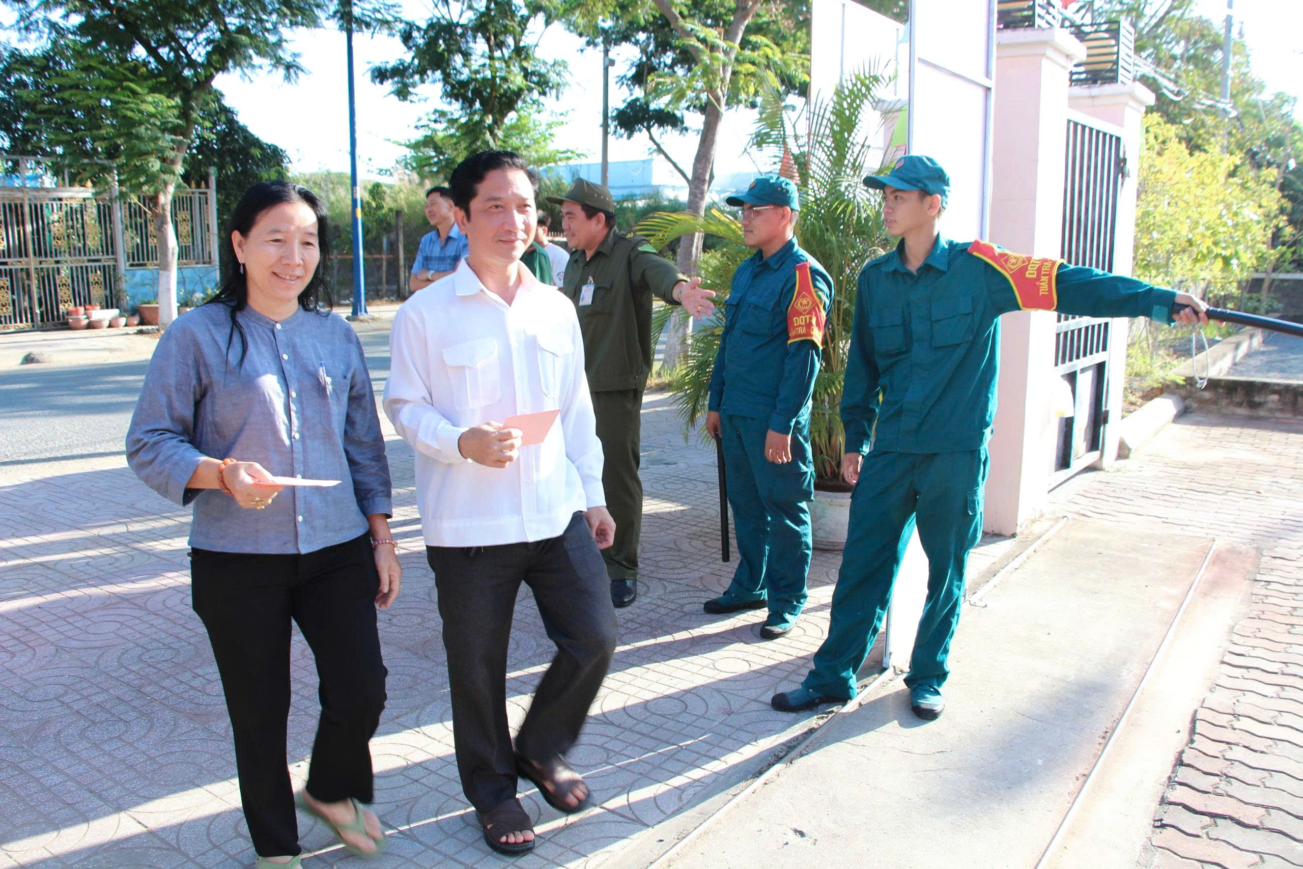 Cử tri 4 xã ở khu vực Cần Giờ dậy sớm đi bầu cử, nô nức tham gia ngày hội non sông