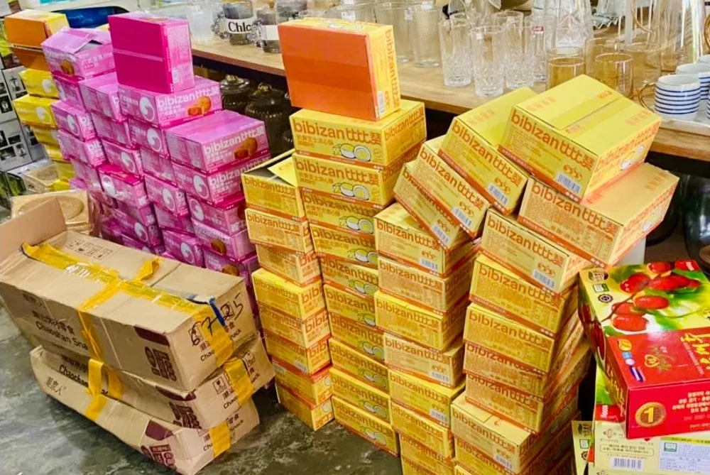 Hơn 1.800 bánh trung thu nhập lậu bị phát hiện tại Đà Nẵng. Ảnh: QLTT bánh trung thu nhập lậu