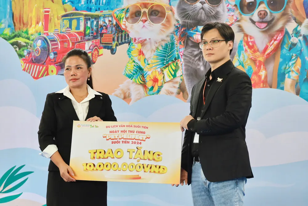 Khu Du lịch Văn hóa Suối Tiên trao tặng 10 triệu đồng cho trạm cứu trợ động vật. ngay-hoi-thu-cung-4.jpg