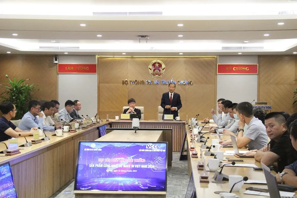 Đại diện Ban tổ chức công bố giải thưởng. Ảnh: T.A. Sản phẩm công nghệ số Make in Viet Nam