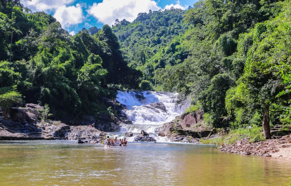 Thác Yang Bay nằm giữa đại ngàn với thiên nhiên trong lành, dòng suối mát lạnh. Ảnh: KIỀU HƯƠNG Công viên du lịch Yang Bay.jpg