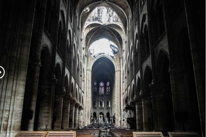 So sánh Nhà thờ Đức Bà Paris trước và sau vụ cháy ảnh 10