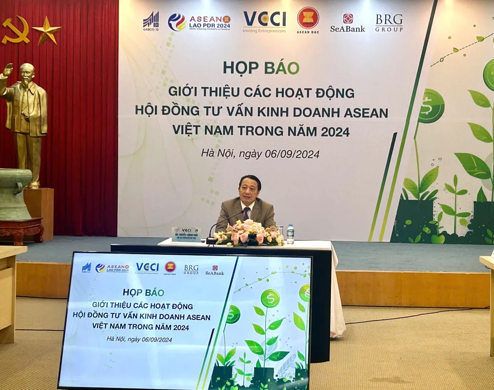 Nguyễn Quang Vinh - Chủ tịch Hội đồng Tư vấn Kinh doanh ASEAN Việt Nam - thông tin tại buổi họp báo. Ảnh: MINH TRÚC Hội đồng Tư vấn Kinh doanh ASEAN