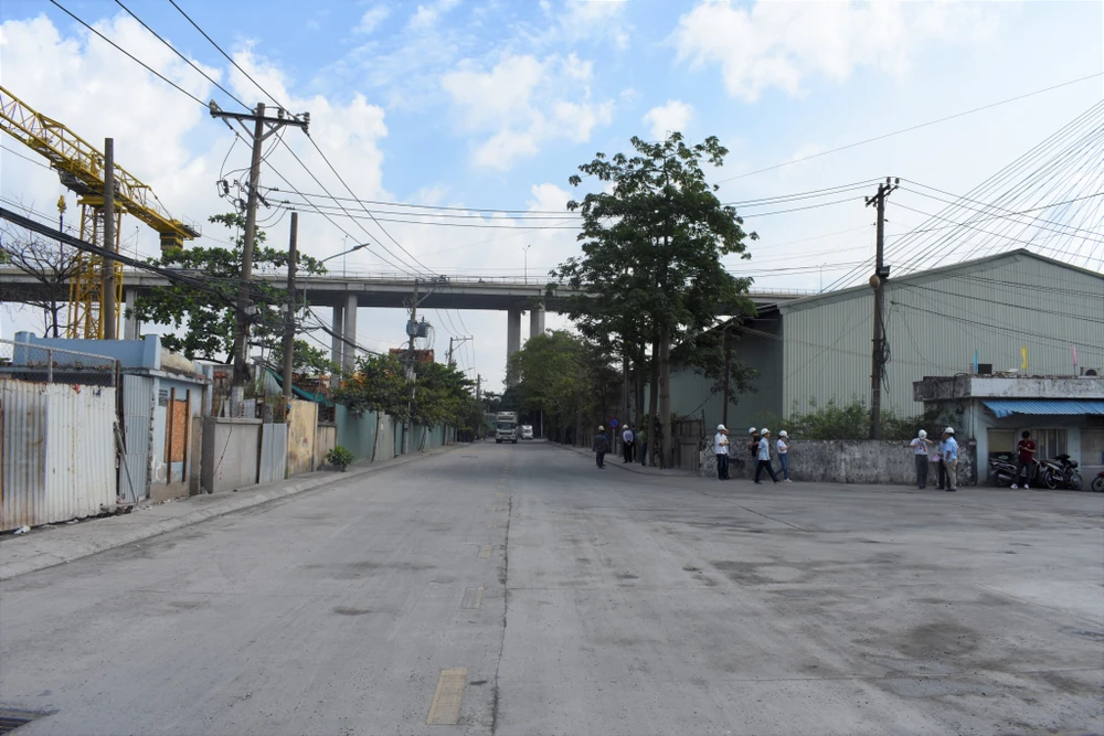 Sau phản ánh, UBND phường vận động doanh nghiệp sửa đường giúp dân ảnh 6