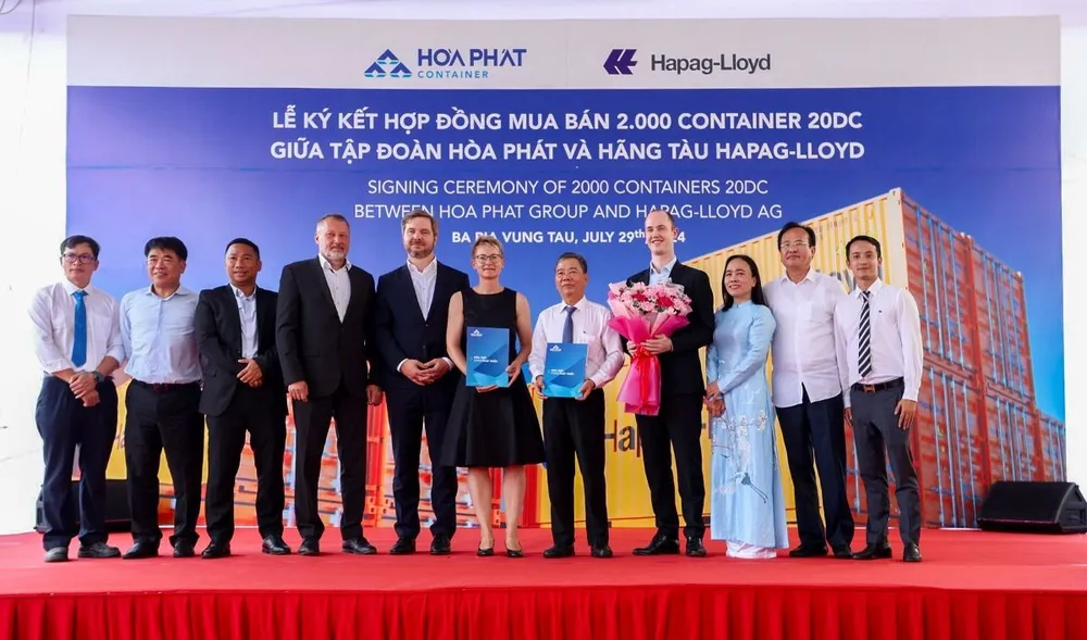 Lễ ký kết hợp đồng mua bán 2000 container 20DC giữa Tập đoàn Hòa Phát và hãng tàu Hapag-Lloyd. Lễ ký kết hợp đồng mua bán 2000 container 20DC giữa Tập đoàn Hòa Phát và hãng tàu Hapag-Lloyd.jpg