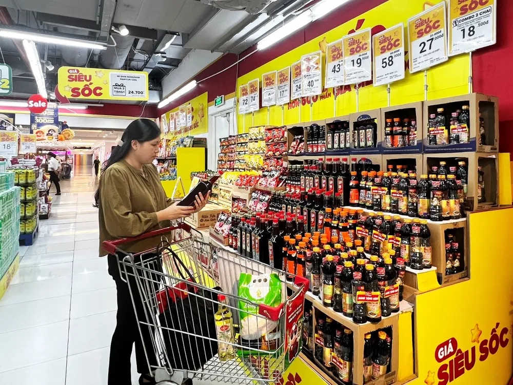 Người tiêu dùng mua sắm các sản phẩm của Masan Consumer tại siêu thị WinMart. vi-sao-masan-consumer-co-the-lien-tuc-chi-tra-co-tuc-cao.jpg