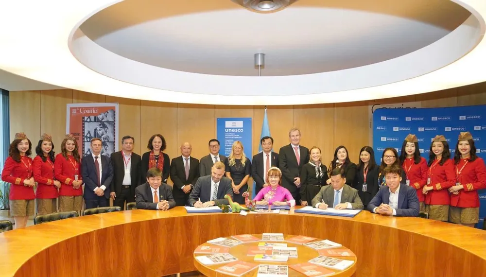 Lễ ký kết Khung thoả thuận hợp tác giữa Unesco và Sovico giai đoạn 2025 – 2035. Tập đoàn SOVICO và UNESCO ký kết văn kiện hợp tác chiến lược 2025-2035.jpeg