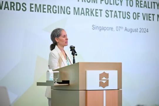 Bà Katia Daude Goncalves, Giám đốc quốc gia của IFC phụ trách Singapore, Malaysia và Brunei Darrussalam phát biểu tại Diễn đàn - Ảnh: UBCKNN 0808A.jpg