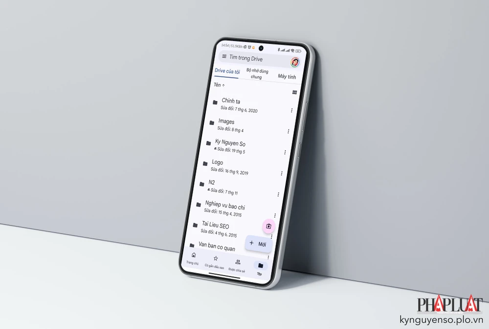 Một số người dùng than phiền về việc bị mất hình ảnh trên Google Drive. Ảnh: TIỂU MINH/Canva
