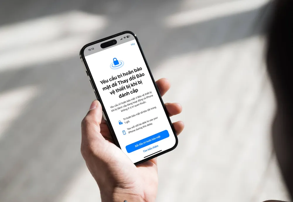Tính năng Stolen Device Protection trên iOS 17.3 giúp bảo vệ iPhone khi bị đánh cắp. Ảnh: TIỂU MINH/Pexels Tính năng Stolen Device Protection trên iOS 17.3 giúp bảo vệ iPhone khi bị đánh cắp. Ảnh: TIỂU MINH/Pexels