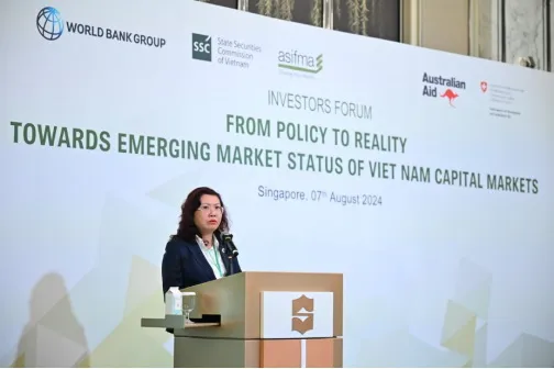 Chủ tịch Ủy ban Chứng khoán Nhà nước Vũ Thị Chân Phương tại diễn đàn - Ảnh: UBCKNN nâng hạng thị trường chứng khoán