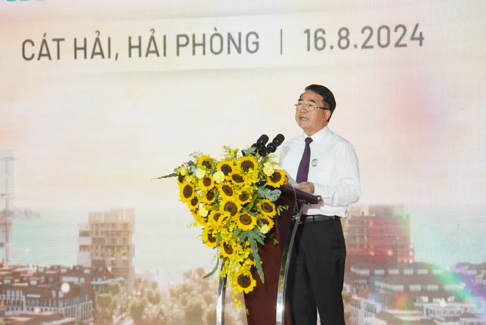 Ông Lê Khắc Nam, Phó Chủ tịch UBND Hải Phòng phát biểu tại lễ khởi công. Ảnh: NGỌC SƠN sungroup-va-hon-2-100-ti-dong-tham-vong-bien-cat-ba-tro-thanh-tieu-maldives-cua-chau-a-3.jpg