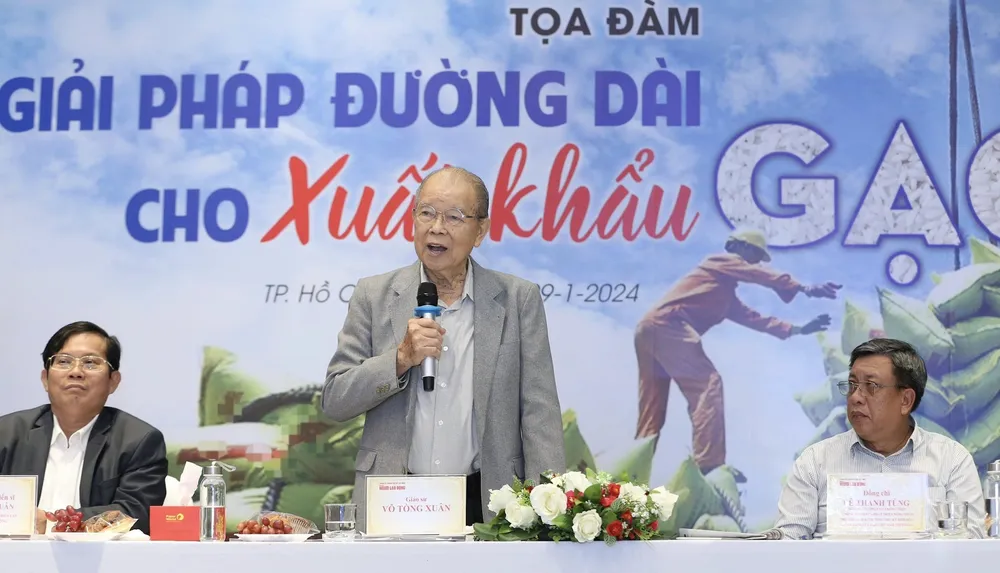 Giáo sư Võ Tòng Xuân góp ý giải pháp cho xuất khẩu gạo Việt Nam tại buổi tọa đàm tổ chức hồi tháng 1-2024. Ảnh: QH giao-su-vo-tong-xuan-hoi-thao.jpg