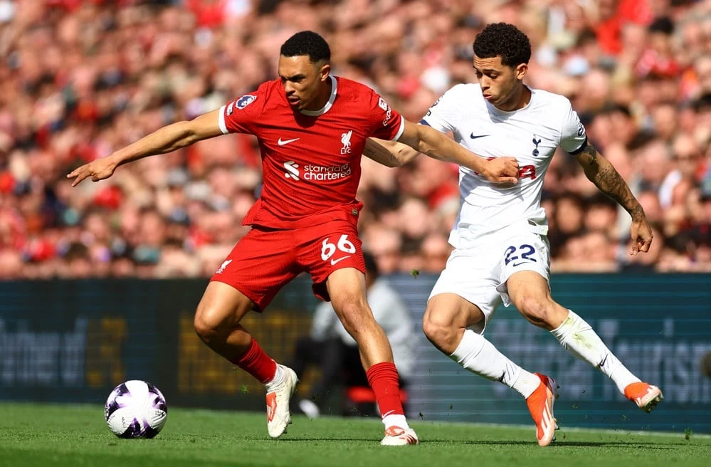 Liverpool thi đấu áp đảo Tottenham trên sân nhà Anfield