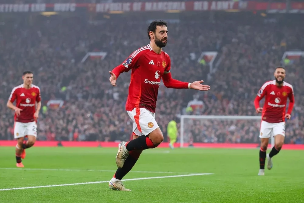 Bruno Fernandes đưa ra gợi ý lớn về tương lai của Nistelrooy tại MU | Báo  Pháp Luật TP. Hồ Chí Minh