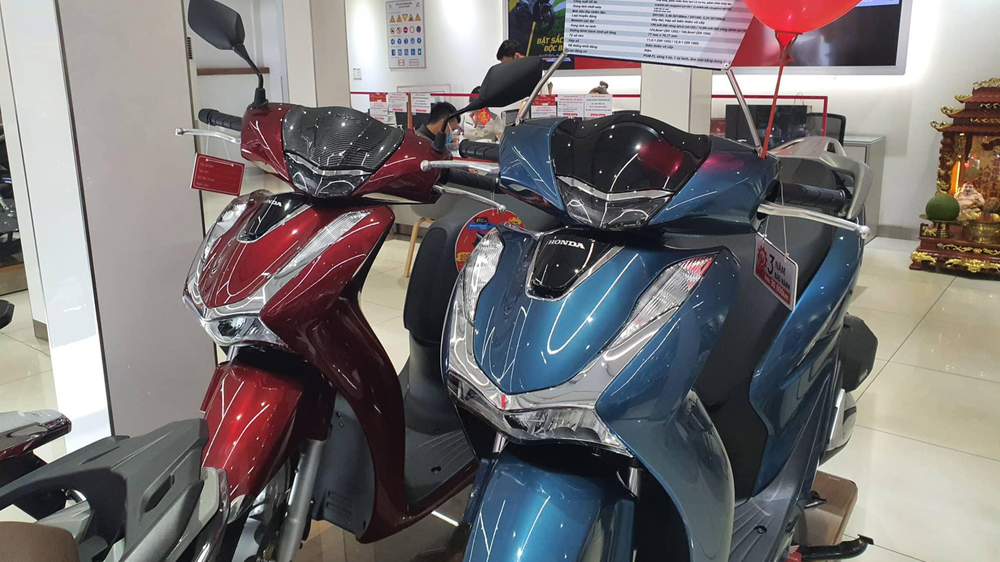 Muốn đổ đầy bình xăng Honda SH 125i/150i, người dùng cần bỏ ra số tiền là 239 ngàn đồng. Ảnh: TN