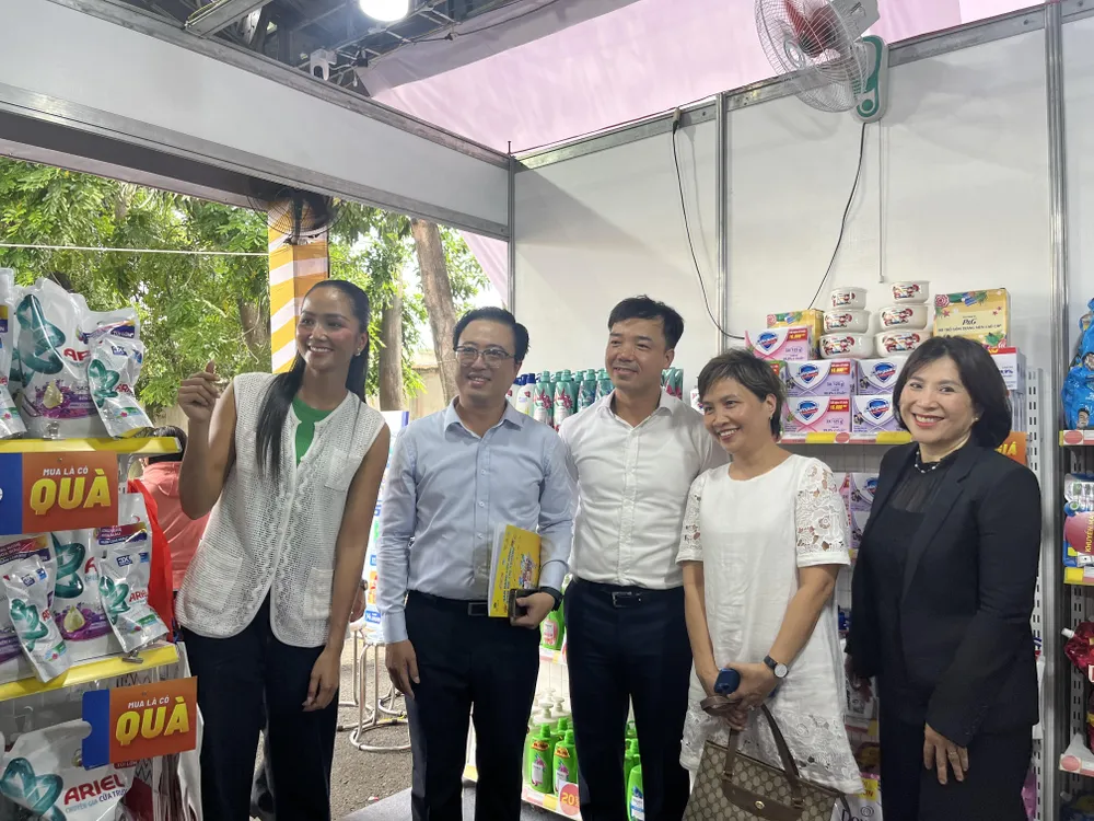 Hoa hậu H’Hen Niê: Tôi cũng mê sản phẩm giảm giá ảnh 1 sản phẩm giảm giá