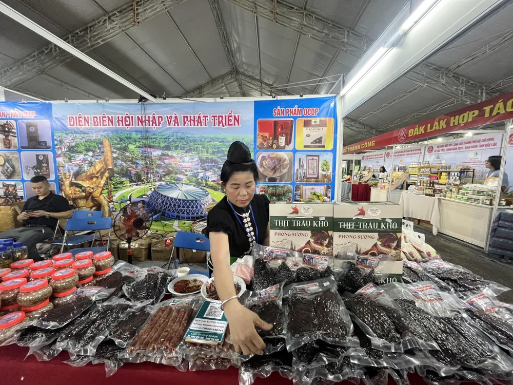 Chẩm chéo, trâu khô...của tỉnh Điện Biên được giới thiệu đến người tiêu dùng TP.HCM đặc sản địa phương