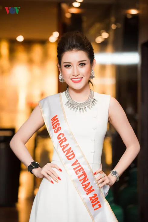 huyen my truot top 10 thi sinh yeu thich nhat tai miss grand hinh 2