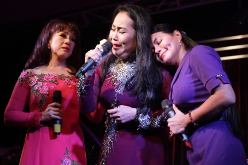 ngoc-huyen-duoc-cap-phep-bieu-dien-trong-nuoc