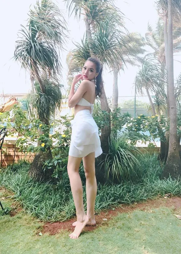 Ngắm tân 'Nữ hoàng Sắc đẹp Toàn cầu' Hoàng Thu Thảo ảnh 9 Nhan sắc gợi cảm của mỹ nhân Việt vừa đăng quang Nữ hoàng Sắc đẹp Toàn cầu - Ảnh 15.