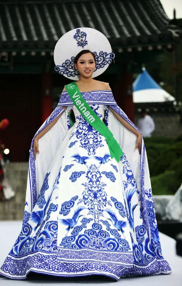 Ngắm tân 'Nữ hoàng Sắc đẹp Toàn cầu' Hoàng Thu Thảo ảnh 3 Nhan sắc gợi cảm của mỹ nhân Việt vừa đăng quang Nữ hoàng Sắc đẹp Toàn cầu - Ảnh 5.