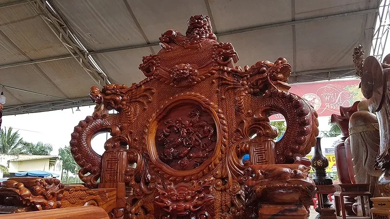 Đồ gỗ tiền tỉ xuống phố, người mua trầm trồ ảnh 5