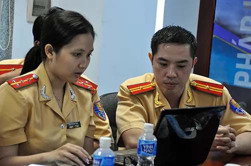 Trực tuyến: Phạt người đi xe máy đội mũ không phải mũ bảo hiểm như thế nào? ảnh 65