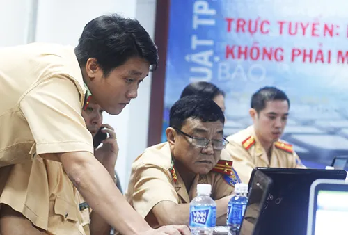 Trực tuyến: Phạt người đi xe máy đội mũ không phải mũ bảo hiểm như thế nào? ảnh 71