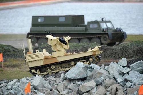 Loại robot chiến đấu được trang bị súng máy hạng nặng Kord 12,7 ly.