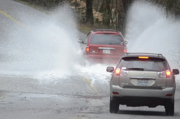Phương pháp lái xe đúng đắn trong trời mưa