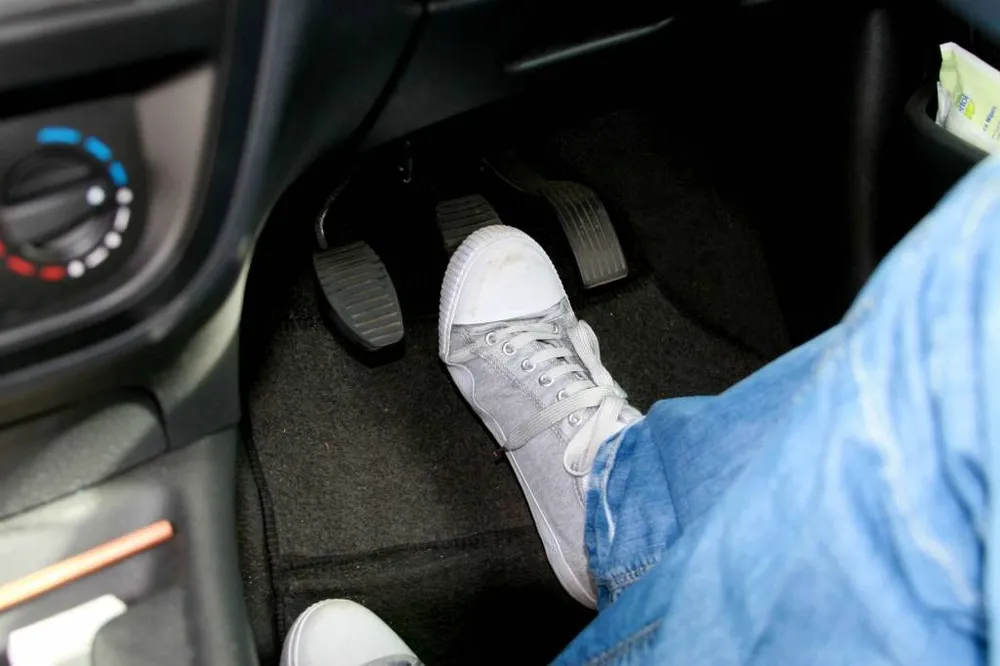 Phương pháp lái xe đúng đắn trong trời mưa