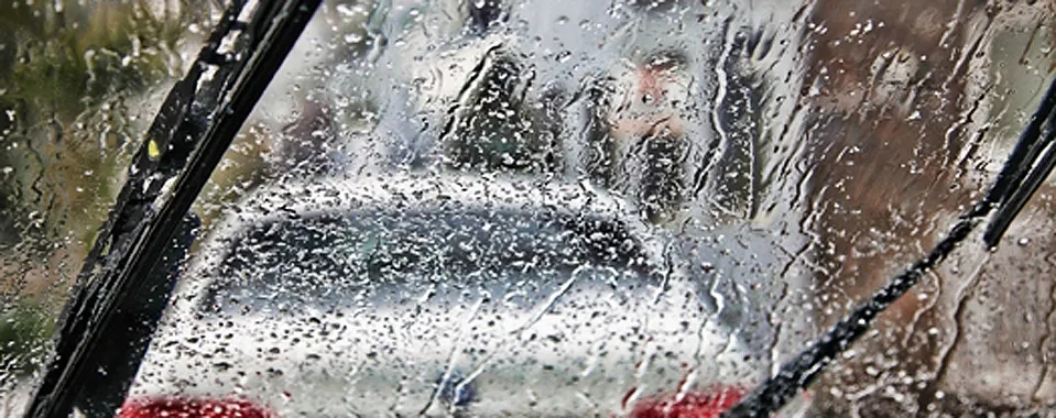 Phương pháp lái xe đúng đắn trong trời mưa